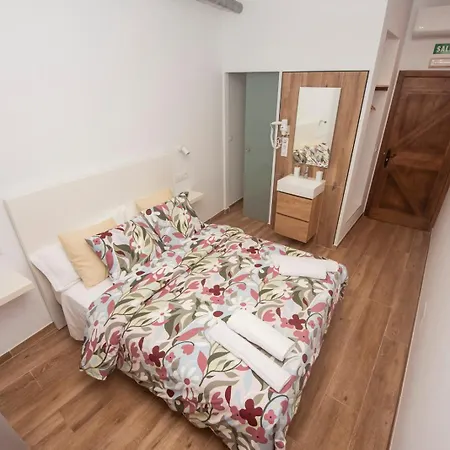 Vandrarhem Talieiro *